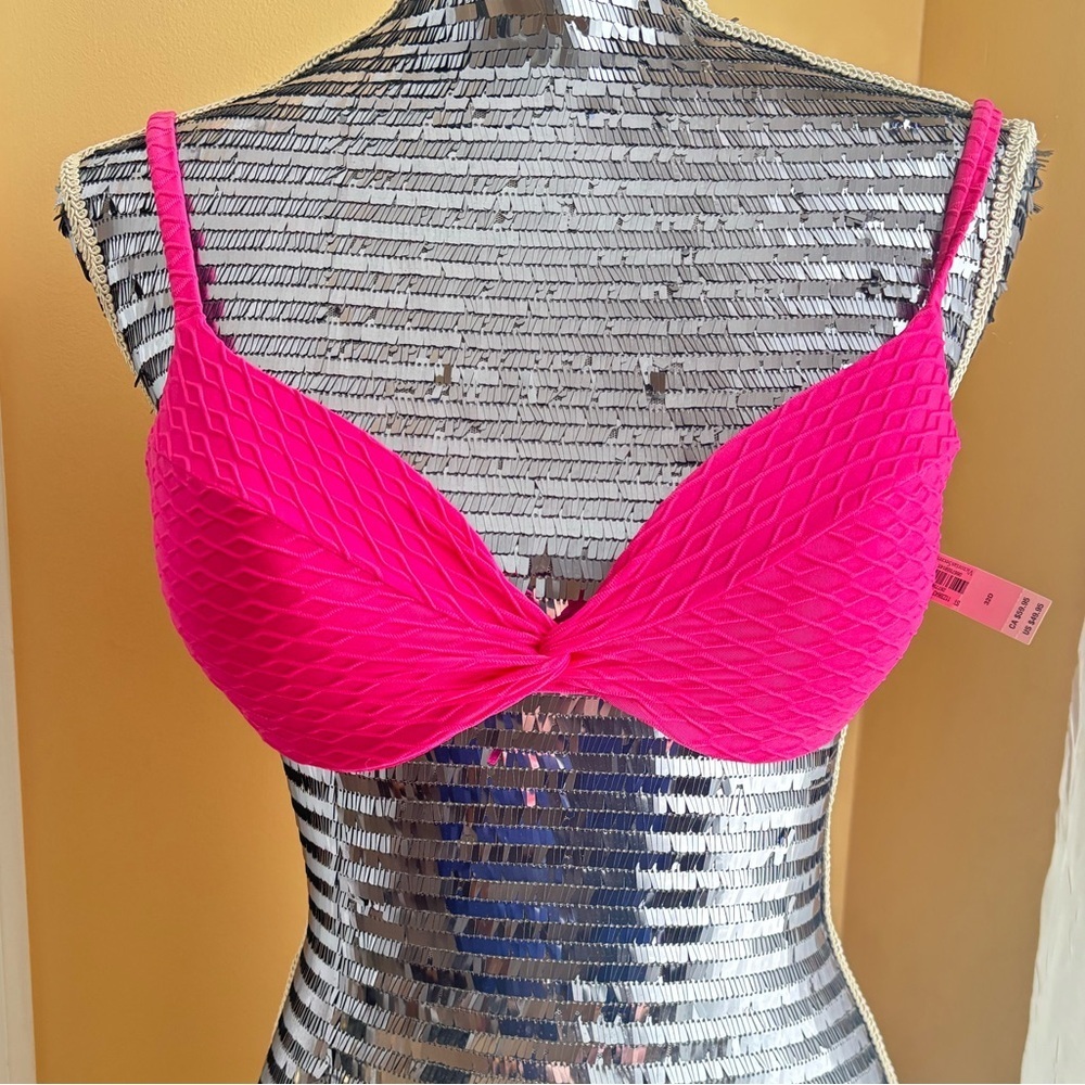 NWT Victoria Secret 32D Twist Front Push Up Bikini Top Underwire Textured Pink